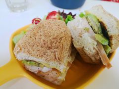 鳄梨鸡肉三明治-五进制 Coffee Shop