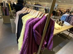 -URBAN REVIVO(济南领秀城贵和购物中心店)
