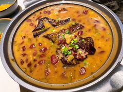 酸腌菜红豆炖黑皮子-半山腰·云南菜(侨福芳草地店)