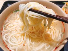 -亮亮面馆(经六路店)