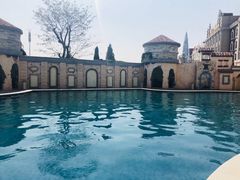 -泉城欧乐堡戏水湾艺术养生温泉