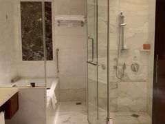 -深圳富苑皇冠假日套房酒店