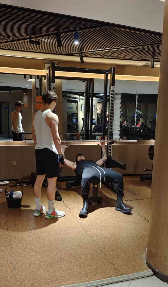 亚力山大(古北会馆)-"第一次报名健身房,刚好遇见他们做开业活动.