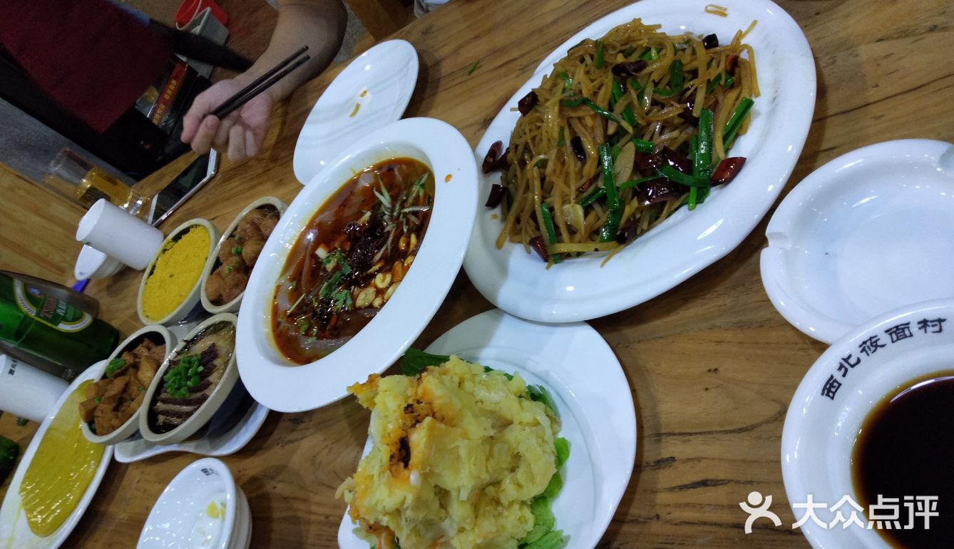 在太原的时候一直喜欢这家店  价格相对于也算是中庸较