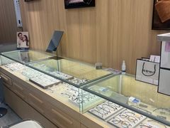 -视野联行眼镜·蔡司·尼康·豪雅·依视路(青浦宝龙店)