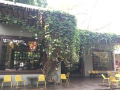 -莓园冰淇淋店