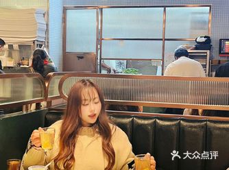 这家港式茶餐厅的人气好旺～太美味！