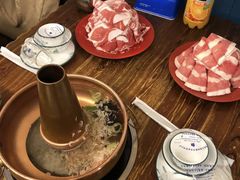 -洞庭洲·防空洞火锅·烧烤·铜锅涮肉(新百广场店)