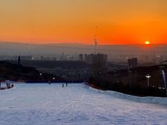 -采薇庄园四季滑雪场