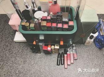 长了八张嘴吗，需要这些口红吗？佛罗伦萨小镇