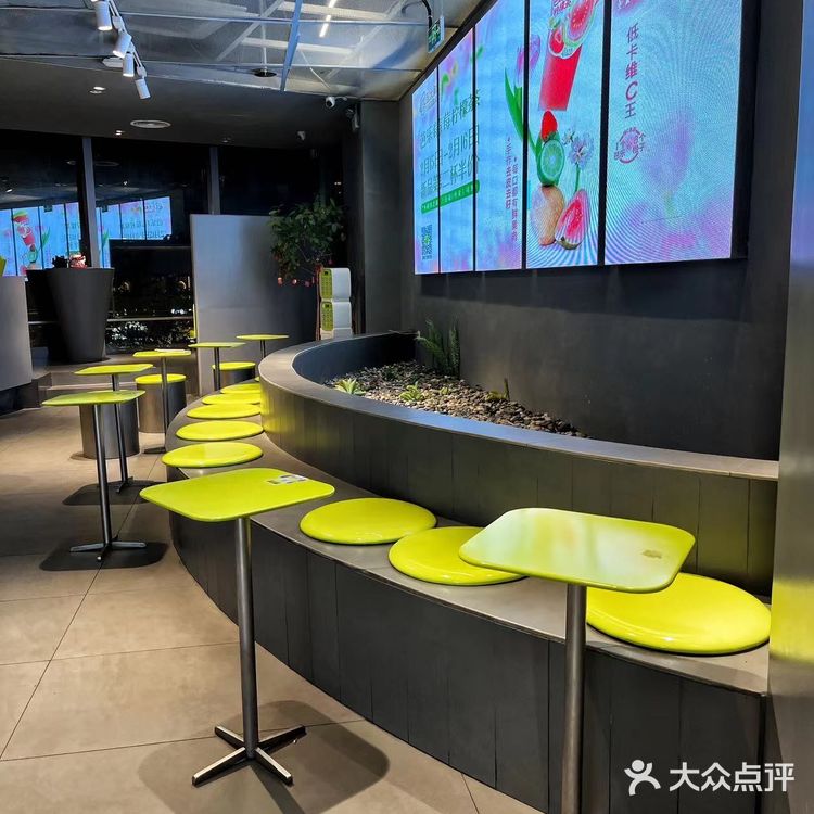 丘大叔的这杯新品,是恋爱的感觉😉|深圳罗湖|万象食家