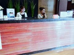 -武汉光谷广场杨家湾地铁站怡程酒店