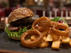 尊享汉堡-恰餐厅及酒吧 CHAR Bar & Grill (北京丽都皇冠假日店)