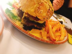 瀑布芝士牛肉汉堡-阿妮叶李(光谷世界城店)