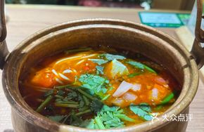 Yunnan Copper Pot Sour Spicy Rice Noodles with Beef Shank