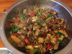 香辣肥肠鸡-泡山椒干锅肥肠鸡