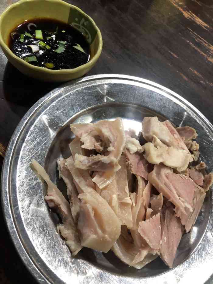 元的白切羊肉面,躺的味道很正,羊肉很好吃,是一家挺正宗的臧书羊肉面