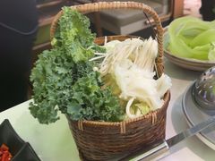 -洪氏嗨捞·广东猪肚鸡·椰子鸡火锅(西咸万象城店)