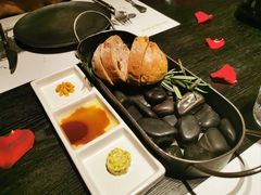 餐前面包-NIUNIUPARK和牛螃蟹(龙湖杭州滨江天街店)