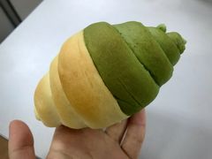 抹茶双色牛角-风车面包