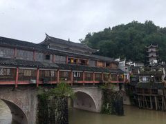 -临江餐馆二楼美食部落