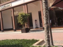 -王府井奥莱临潼小镇(临潼店)