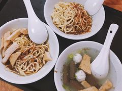 -松树干拌面店