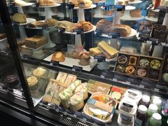 面包甜点陈列柜-星巴克(深圳梅林虹湾店)