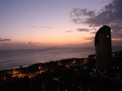 夕阳-三亚湾海居铂尔曼度假酒店