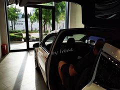 -TESLA 特斯拉(上海太古汇体验店)