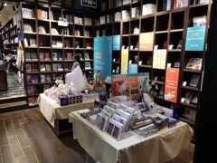 -钟书阁(松江泰晤士小镇店)