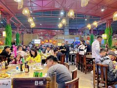 -三亚火车头万人海鲜广场