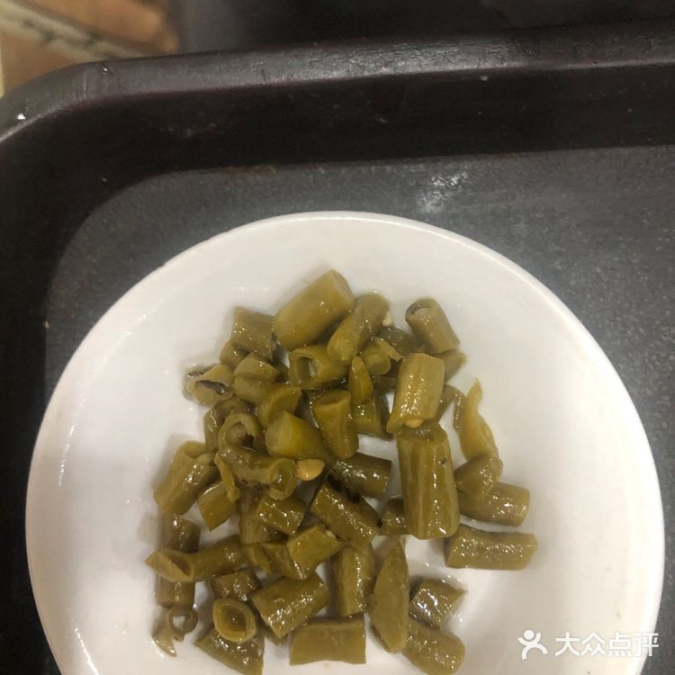 广式腊味煲仔饭、黑椒牛柳煲仔饭