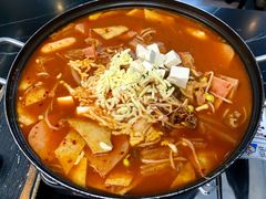 部队火锅-HONGA HONGA雄家(曹路店)