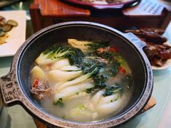 咸烧羊骨煲淋奶白菜-新兴家喻酒家·羊城名宴(昌岗店)