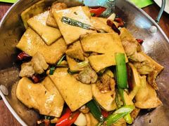 -川流不息·地道川菜·小龙虾(松东路店)