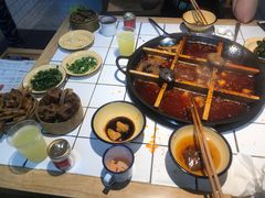 -瓜西西重庆火锅(花溪店)