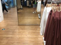 -优衣库(南宁江南万达店)