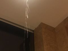 浴缸上面漏水-上海新发展亚太JW万豪酒店