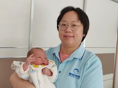 -鲸鱼妈妈月嫂/育婴师定制