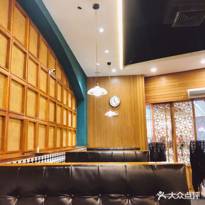 胡须佬鸡煲四季火锅店(石厦西村直营店)图片