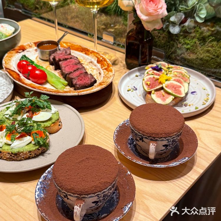 长沙女朋友带我见世面了！新开的漂亮饭！