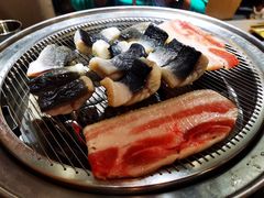 -围炉肉舍•炭烤活鳗•丹东海鲜烤肉(步行街店)