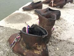 -多瑙河畔鞋履雕塑