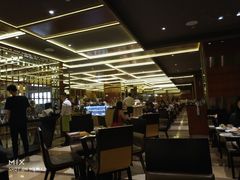 大堂-大中华希尔顿酒店-念自助餐·嗨啤·小龙虾
