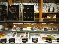 面包甜点陈列柜-WHEAT&BAKER-麥(凯德来福士店)