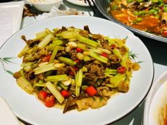 香芹小炒肉-香丰阁·烤鸭·川湘菜(清河店)