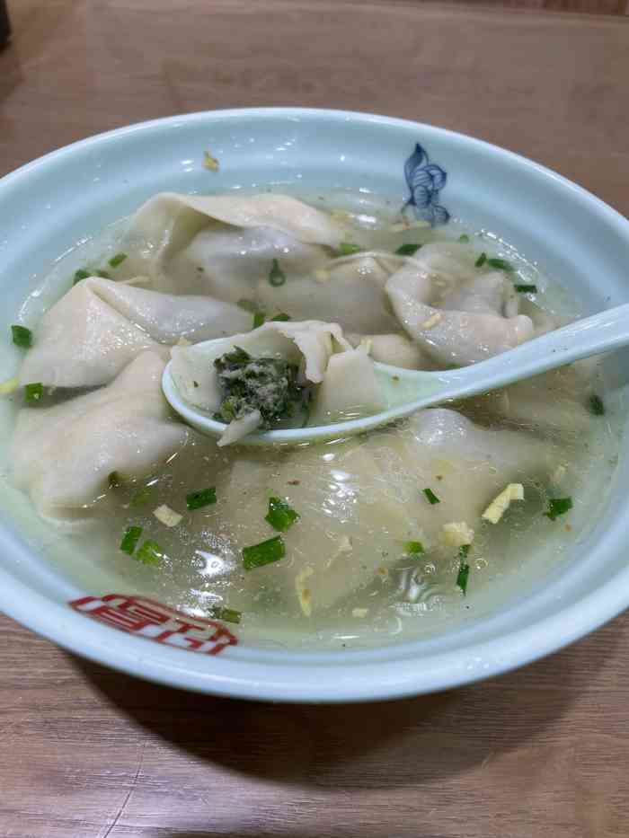 老鸿兴汤包馆(东书房路店)-"就在我们这次出差的酒店边上不远,最后