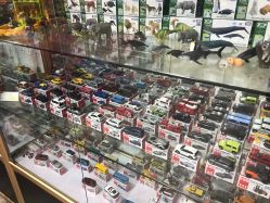 -逝水玩具折扣店
