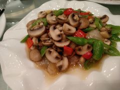 腊肉炒花菇-亢龙太子酒轩(东湖店)